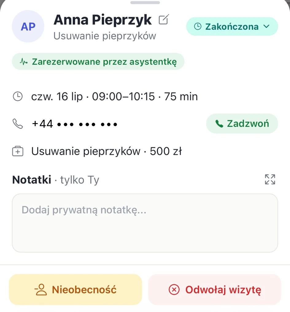 Szczegóły wizyty w aplikacji Visitly: godzina, telefon pacjenta, usługa i cena, miejsce na prywatną notatkę oraz przyciski połączenia i odwołania wizyty